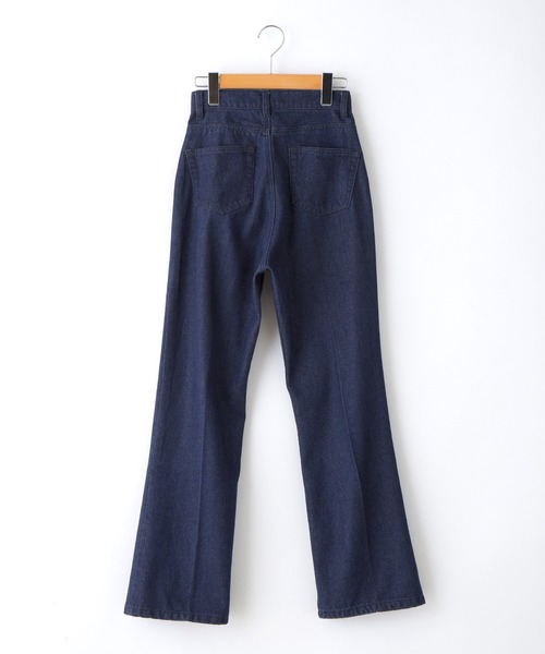 Chaco closet(チャコ クローゼット)の「ハイウエストセンタープレスフレアデニムパンツ(デニムパンツ・レディース・チャコールグレー/ブラック/インディゴブルー/ブルー/アイボリー・S/M/L)」の9枚目の写真