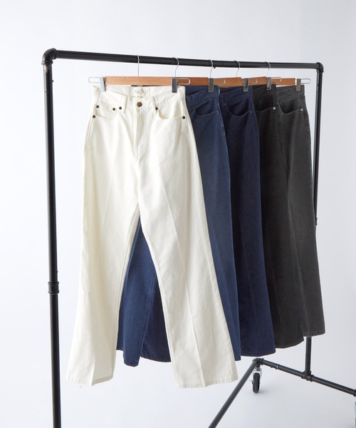 Chaco closet(チャコ クローゼット)の「ハイウエストセンタープレスフレアデニムパンツ(デニムパンツ・レディース・チャコールグレー/ブラック/インディゴブルー/ブルー/アイボリー・S/M/L)」の7枚目の写真