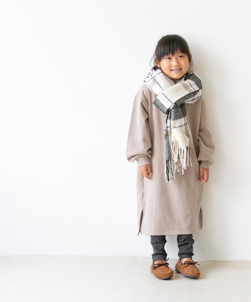 menue（メヌエ）の「撥水 キッズ リボンモカシン（モカシン/デッキシューズ・キッズ・チャコールグレー/ブラック/ライトベージュ/グレイッシュベージュ/キャメル/マスタード/ブルー/ピンク・16.0cm/17.0cm/18.0cm/19.0cm/20.0cm/21.0cm）」の11枚目の写真