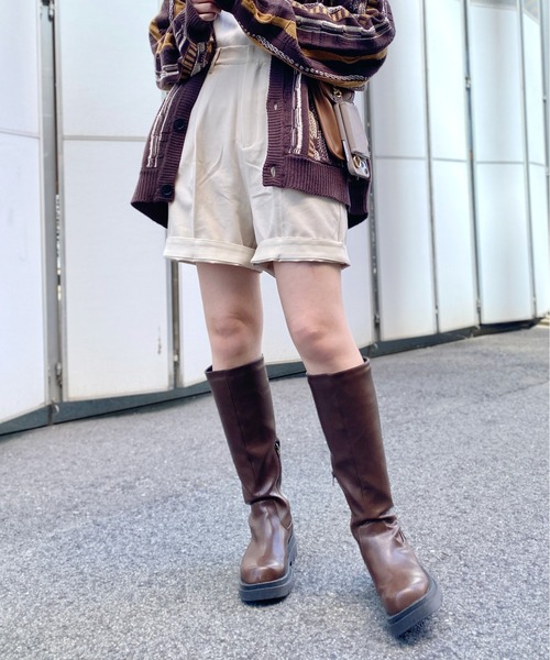 CPCM（シーピーシーエム）の「折り返しフェイクレザー2WAYハーフパンツ（その他パンツ・レディース・ブラック/ブラウン/アイボリー/グレー・FREE）」の3枚目の写真