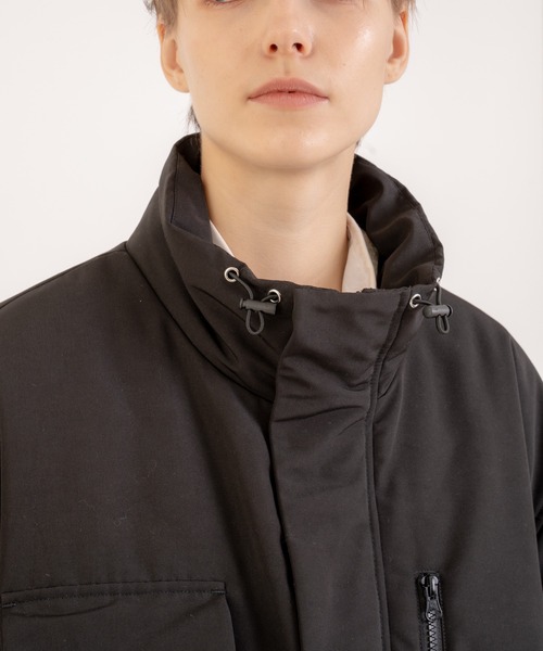 ONCILY(オンシェリー)の「MULTI POCKET PADDING STAND NECK BLOUSON / マルチポケット中綿スタンドブルゾン(ダウンジャケット/コート・メンズ・アイボリー/ブラック・LARGE/MEDIUM)」の17枚目の写真