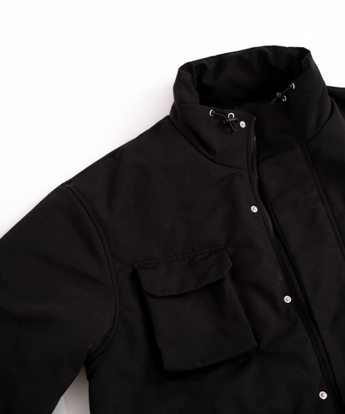 ONCILY(オンシェリー)の「MULTI POCKET PADDING STAND NECK BLOUSON / マルチポケット中綿スタンドブルゾン(ダウンジャケット/コート・メンズ・アイボリー/ブラック・LARGE/MEDIUM)」の20枚目の写真