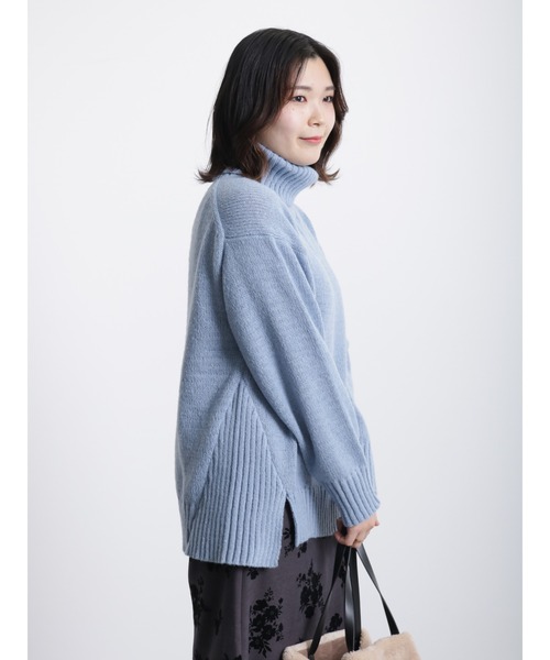 Samansa Mos2 blue（サマンサモスモスブルー）の「◎サイドスリットタートルニットプルオーバー（ニット/セーター・レディース・チャコール/ブルー/オフホワイト・ﾌﾘ-）」の17枚目の写真