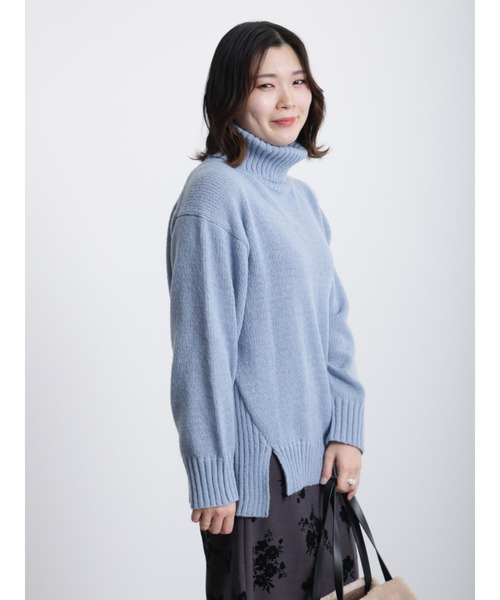 Samansa Mos2 blue（サマンサモスモスブルー）の「◎サイドスリットタートルニットプルオーバー（ニット/セーター・レディース・チャコール/ブルー/オフホワイト・ﾌﾘ-）」の18枚目の写真