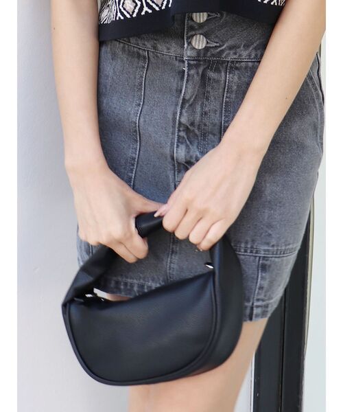 MURUA(ムルーア)の「ハーフムーンハンドルバッグ(ハンドバッグ・レディース・ホワイト/ブラック・FREE)」の13枚目の写真