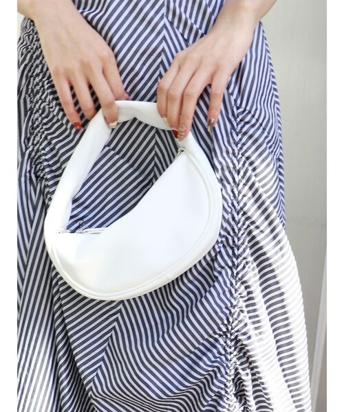 MURUA(ムルーア)の「ハーフムーンハンドルバッグ(ハンドバッグ・レディース・ホワイト/ブラック・FREE)」の4枚目の写真