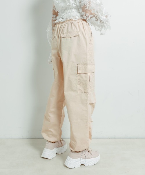OLIVE des OLIVE（オリーブデオリーブ）の「【WEB限定カラー有】裾しぼりゆるカーゴパンツ　1031020020（カーゴパンツ・レディース・オフホワイト/ブラック/サックスブルー/アイボリー/ピンク/ミント/ピンクベージュ/ピンク系その他・FREE）」の21枚目の写真