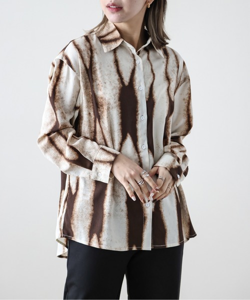 AMELY(エミリー)の「長袖デザインシャツ(シャツ/ブラウス・レディース・ブラウン/ブラック・フリー)」の2枚目の写真
