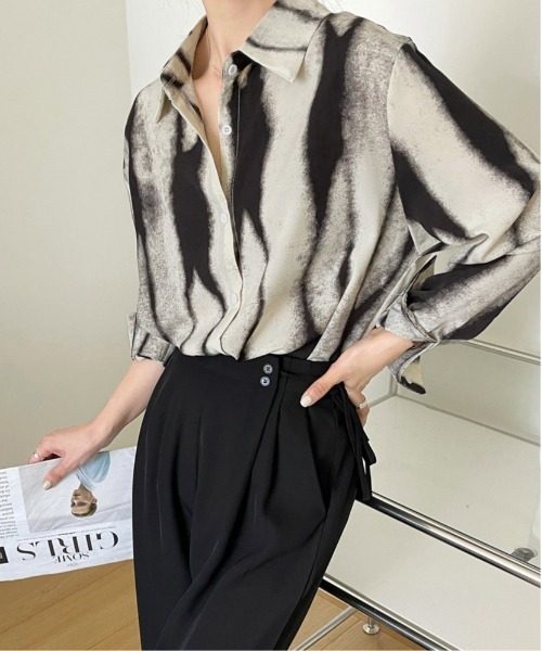 AMELY(エミリー)の「長袖デザインシャツ(シャツ/ブラウス・レディース・ブラウン/ブラック・フリー)」の4枚目の写真