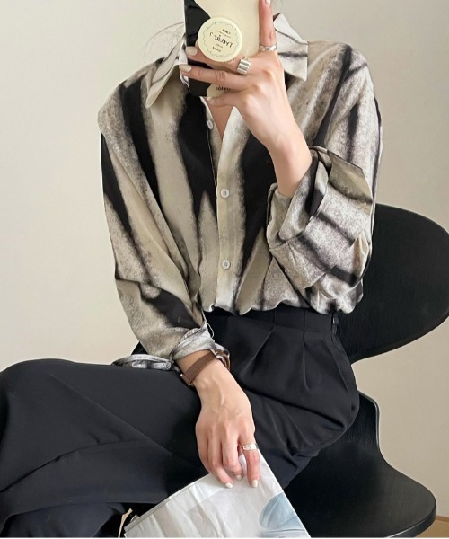 AMELY(エミリー)の「長袖デザインシャツ(シャツ/ブラウス・レディース・ブラウン/ブラック・フリー)」の8枚目の写真