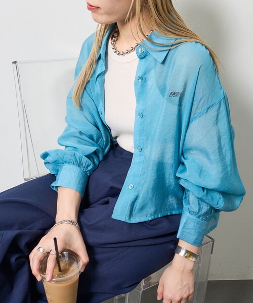 PUBLUX(パブリュクス)の「PUBLUX/パブリュクス ワンポイント刺繍クロップドシャツ【限定展開】(シャツ/ブラウス・レディース・ブルー/ベージュ/ピンク・フリ-)」の9枚目の写真