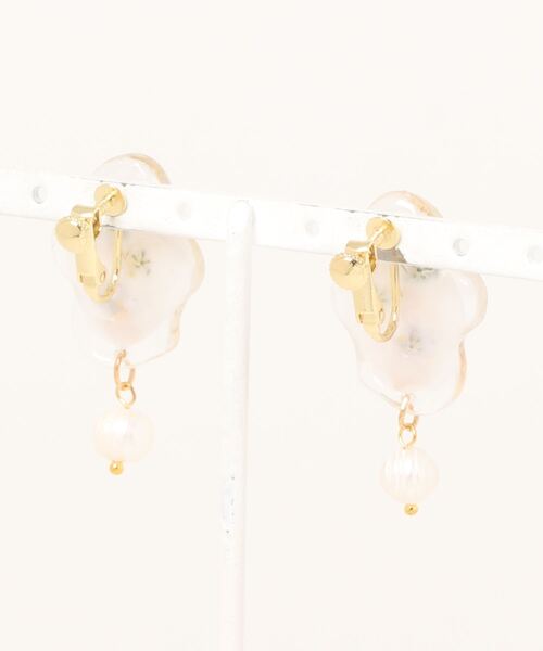 tone(トーン)の「【S.coeuf】【S.coeuf】金属アレルギー対応イヤリング お花のみずたまり×揺れる淡水パール(MA)(イヤリング・レディース・ピンク/パープル・FREE)」の4枚目の写真