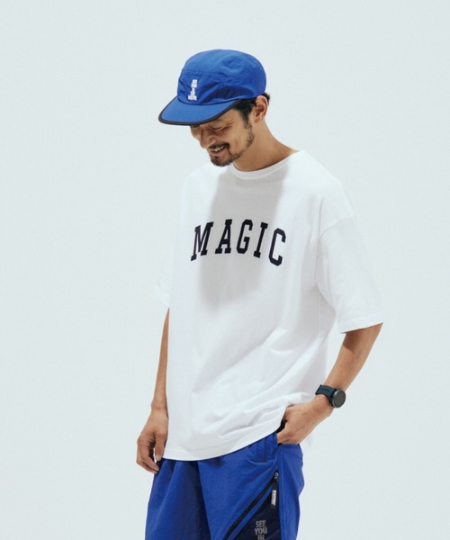 MAGIC NUMBER（マジック ナンバー）の「【MAGIC NUMBER】ARCH LOGO S/S TEE-SHIRT（Tシャツ/カットソー・メンズ・ブルー/サンドベージュ/ホワイト/ブラック・LARGE/X-LARGE/MEDIUM）」の16枚目の写真