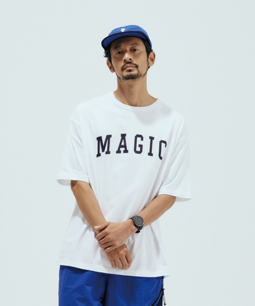 MAGIC NUMBER（マジック ナンバー）の「【MAGIC NUMBER】ARCH LOGO S/S TEE-SHIRT（Tシャツ/カットソー・メンズ・ブルー/サンドベージュ/ホワイト/ブラック・LARGE/X-LARGE/MEDIUM）」の17枚目の写真
