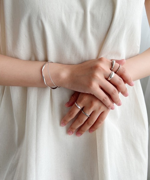 iso(イソ)の「ダブルラインバングル(バングル/リストバンド・レディース・ゴールド/シルバー・FREE)」の12枚目の写真