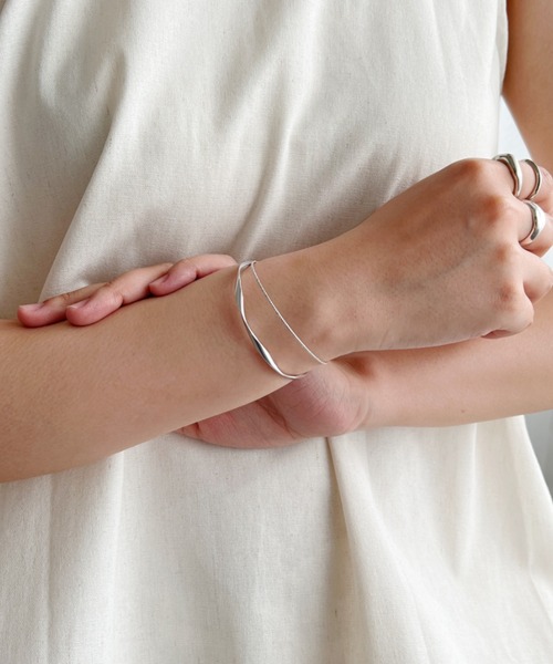 iso(イソ)の「ダブルラインバングル(バングル/リストバンド・レディース・ゴールド/シルバー・FREE)」の10枚目の写真