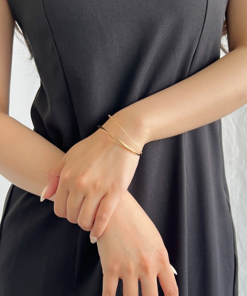 iso(イソ)の「ダブルラインバングル(バングル/リストバンド・レディース・ゴールド/シルバー・FREE)」の3枚目の写真