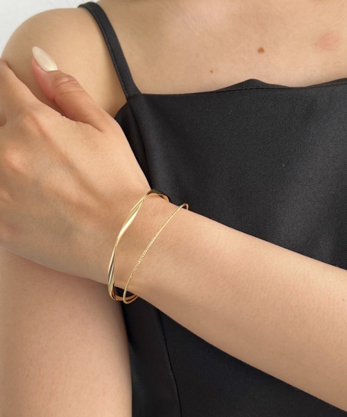 iso(イソ)の「ダブルラインバングル(バングル/リストバンド・レディース・ゴールド/シルバー・FREE)」の4枚目の写真
