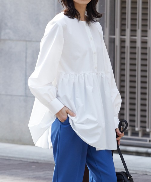 for/c（フォーシー）の「タックギャザーチュニック【サスティナブル】（シャツ/ブラウス・レディース・ネイビー/ホワイト・M/L）」の5枚目の写真