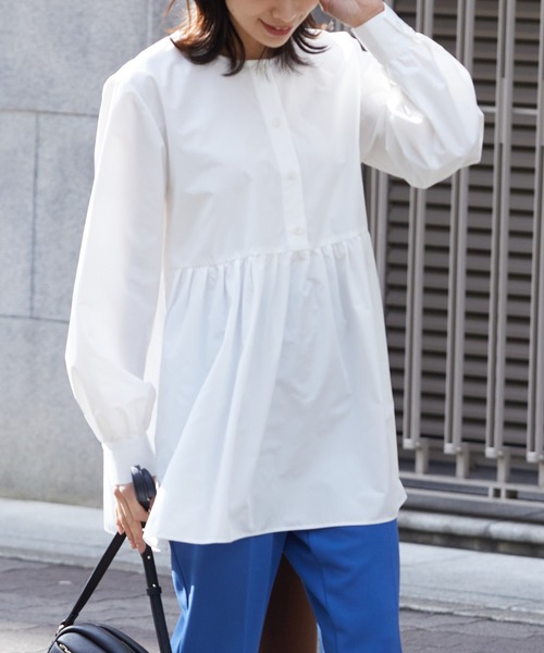 for/c（フォーシー）の「タックギャザーチュニック【サスティナブル】（シャツ/ブラウス・レディース・ネイビー/ホワイト・M/L）」の6枚目の写真