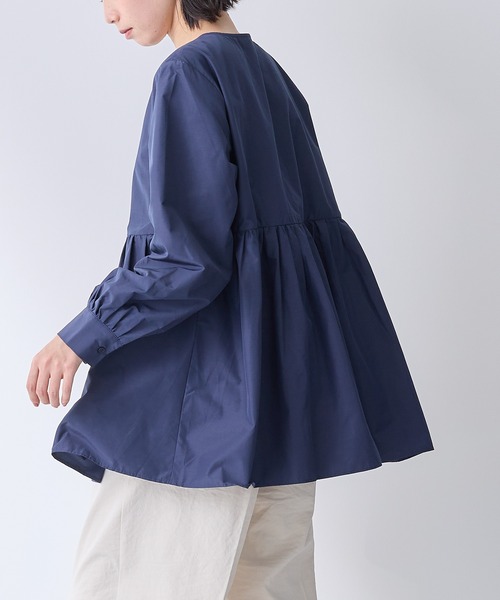 for/c（フォーシー）の「タックギャザーチュニック【サスティナブル】（シャツ/ブラウス・レディース・ネイビー/ホワイト・M/L）」の13枚目の写真