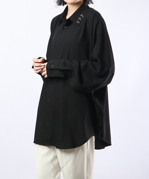 REGIEVO(レジエボ)の「Long sleeve shirt with 2WAY earrings / 2WAYピアス付き長袖シャツ(シャツ/ブラウス・メンズ・ブラック×ホワイト/ブラック/オフホワイト・L/M)」の19枚目の写真