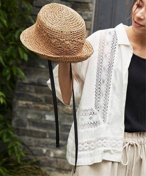 LBC（エルビーシー）の「こま編みフラワーバケットハット（ハット・レディース・キャメル/グレー・FREE）」の2枚目の写真