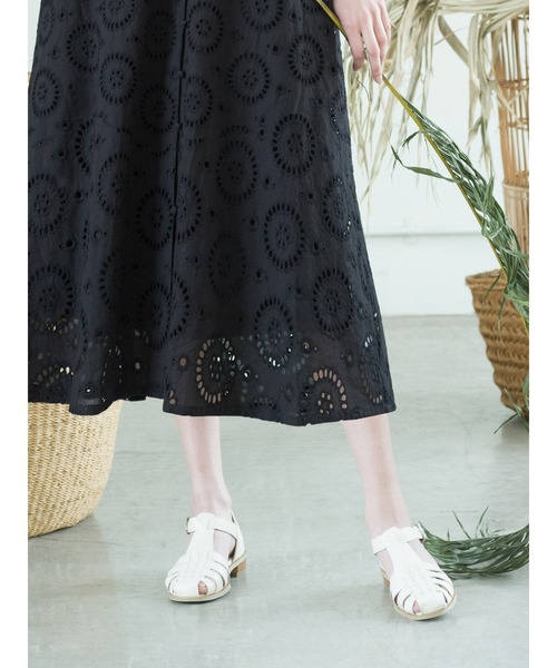 Lugnoncure(ルノンキュール)の「グルカサンダル(サンダル・レディース・ブラック/ゴールド/オフホワイト・MEDIUM/LARGE)」の2枚目の写真