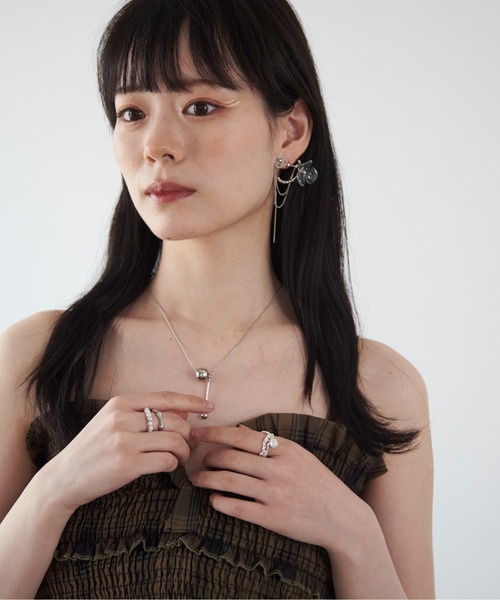 Y/lim（イリム）の「フラワーチェーンデザインピアス（ピアス（片耳用）・レディース・シルバー・FREE）」の6枚目の写真