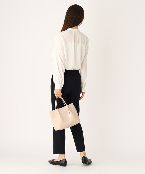 index(インデックス)の「◆バンドカラーラッフルフリルブラウス【防シワ/イージーアイロン/洗濯機洗い可】(シャツ/ブラウス・レディース・ピンク/ブラック系1/オフホワイト/チャコールグレー・36/38/40/42)」の5枚目の写真