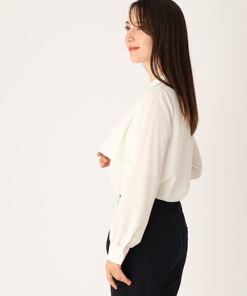 index(インデックス)の「◆バンドカラーラッフルフリルブラウス【防シワ/イージーアイロン/洗濯機洗い可】(シャツ/ブラウス・レディース・ピンク/ブラック系1/オフホワイト/チャコールグレー・36/38/40/42)」の6枚目の写真