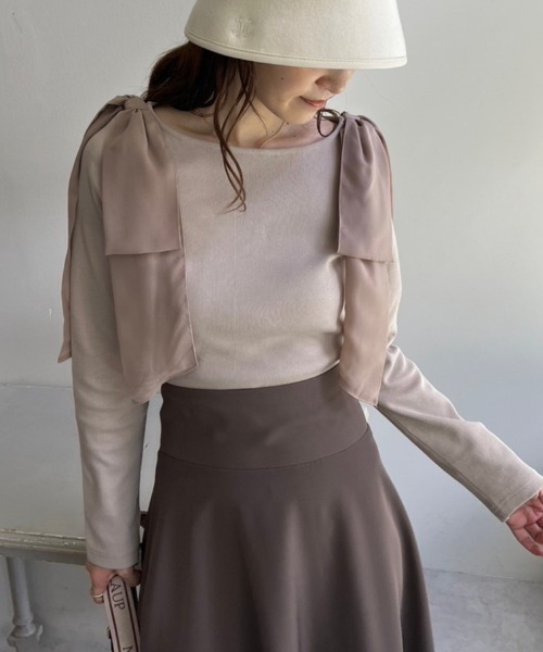one after another NICE CLAUP(ワンアフターアナザーナイスクラップ)の「肩リボンテレコトップス(Tシャツ/カットソー・レディース・アイボリー/ベージュ/グレー/ブラック・FREE)」の4枚目の写真