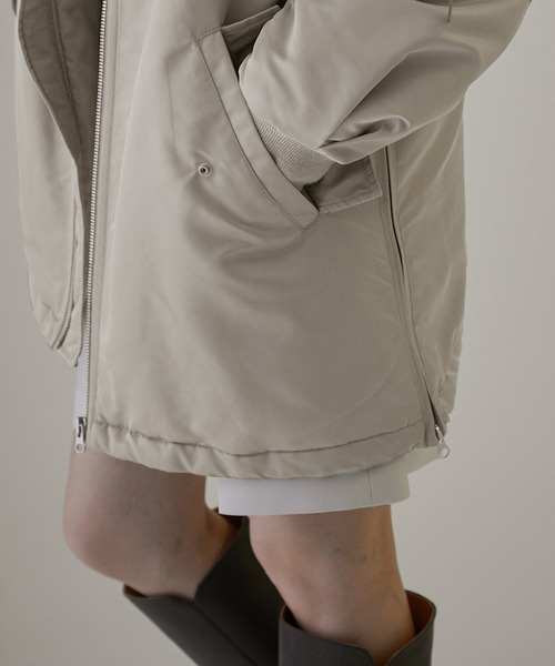 SALON adam et rope'(サロン アダム エ ロペ)の「サイドジップミドルMA-1【撥水加工付き】(MA-1・レディース・ライトグレー/カーキ・FREE)」の9枚目の写真