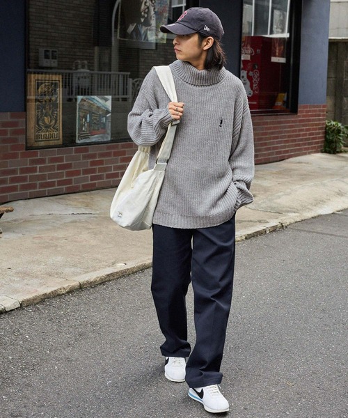 U.S. POLO ASSN.(ユーエスポロアッスン)の「U.S. POLO ASSN. / ユーエスポロアッスン 別注 ロゴ刺繍 ビッグシルエット タートルネックニット(ニット/セーター・メンズ・オリーブ/グレイッシュベージュ/アッシュグレー/アイボリー/ブラック/ワイン/ダークグレー/ネイビー・S/M/L)」の16枚目の写真