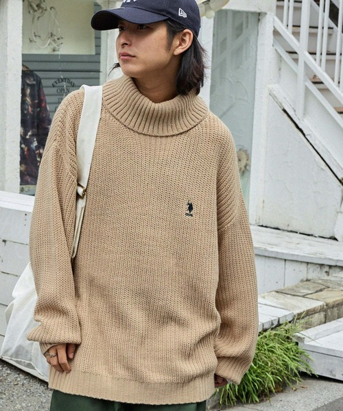 U.S. POLO ASSN.(ユーエスポロアッスン)の「U.S. POLO ASSN. / ユーエスポロアッスン 別注 ロゴ刺繍 ビッグシルエット タートルネックニット(ニット/セーター・メンズ・オリーブ/グレイッシュベージュ/アッシュグレー/アイボリー/ブラック/ワイン/ダークグレー/ネイビー・S/M/L)」の18枚目の写真