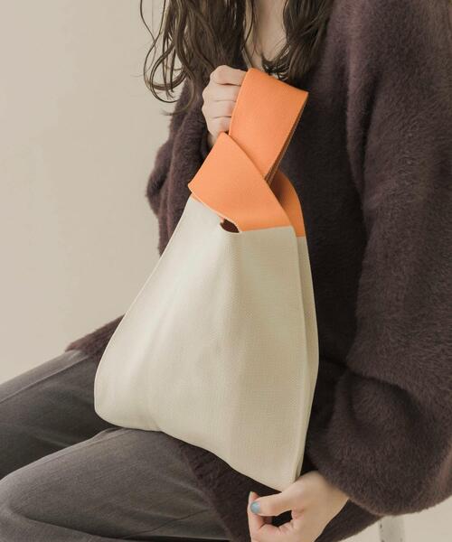 SMELLY（スメリー）の「バイカラーニットバッグ（トートバッグ・レディース・ベージュ系その他/ブラック系その他・-）」の8枚目の写真