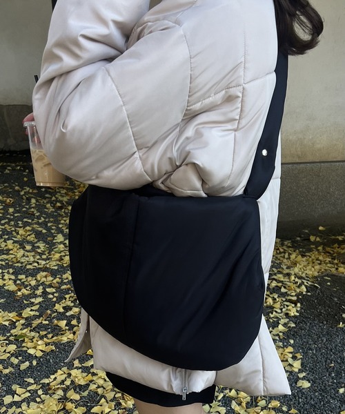 Amiur（エミレ）の「marshmallow 2way bag / マシュマロ2wayバッグ（ショルダーバッグ・レディース・ブラック/ブラウン系その他/アイボリー・FREE）」の14枚目の写真