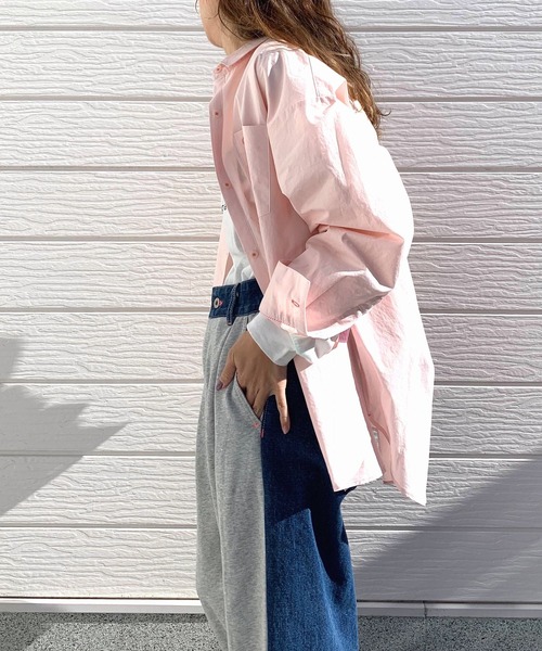 Q（キュー）の「エンブレムベーシックシャツ（シャツ/ブラウス・レディース・ホワイト/ベビーピンク・MEDIUM）」の8枚目の写真