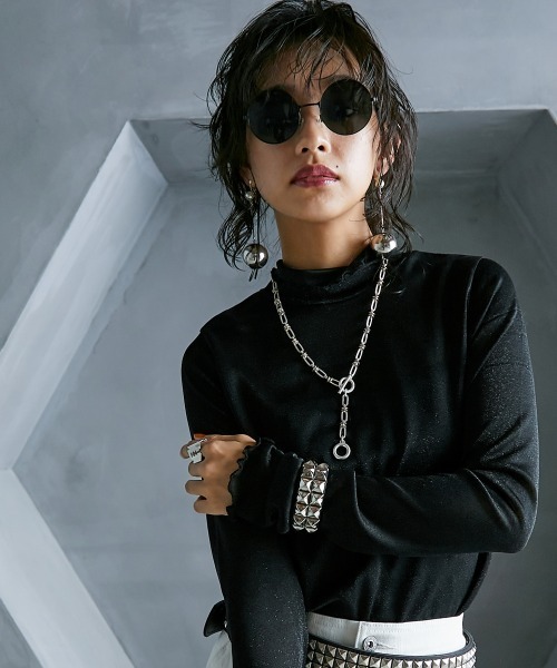 GEVS.（ジェイヴィス）の「＜大きいサイズ＞ ハイネックラメカットソー GEVS.（Tシャツ/カットソー・レディース・パープル/ブラック/シルバー・L/LL/3L/4L/5L）」の2枚目の写真