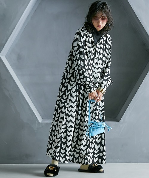 GEVS.（ジェイヴィス）の「＜大きいサイズ＞ ハイネックラメカットソー GEVS.（Tシャツ/カットソー・レディース・パープル/ブラック/シルバー・L/LL/3L/4L/5L）」の8枚目の写真