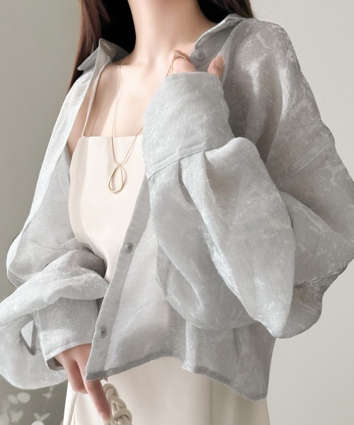 mily bilet（ミウィビレット）の「【mily bilet】甘さの中にモードな雰囲気漂う1枚。ニュアンスシアーボリュームスリーブシャツ（シャツ/ブラウス・レディース・オフホワイト/グレー/グリーン・X-LARGE/SMALL/MEDIUM/LARGE）」の18枚目の写真
