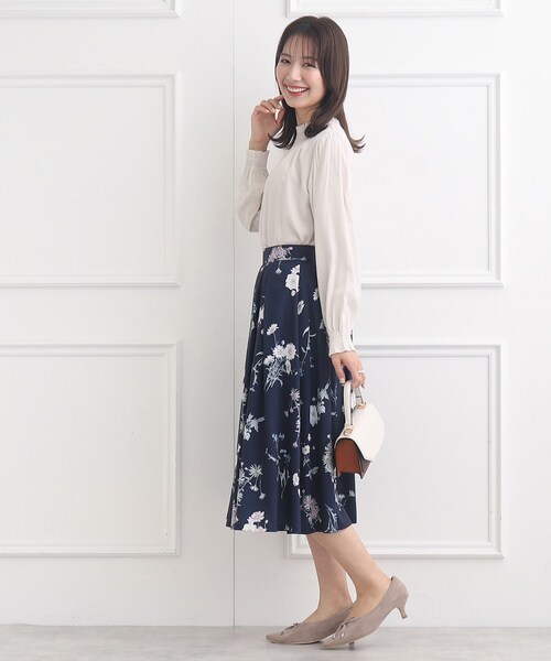 couture brooch（クチュールブローチ）の「◆【前後2WAY】フリルネックシャーリングブラウス（シャツ/ブラウス・レディース・サンドベージュ/オフホワイト/ホワイト系3/グリーン系・40/42/38/36）」の7枚目の写真