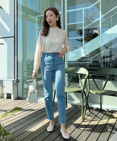 couture brooch（クチュールブローチ）の「◆【前後2WAY】フリルネックシャーリングブラウス（シャツ/ブラウス・レディース・サンドベージュ/オフホワイト/ホワイト系3/グリーン系・40/42/38/36）」の17枚目の写真