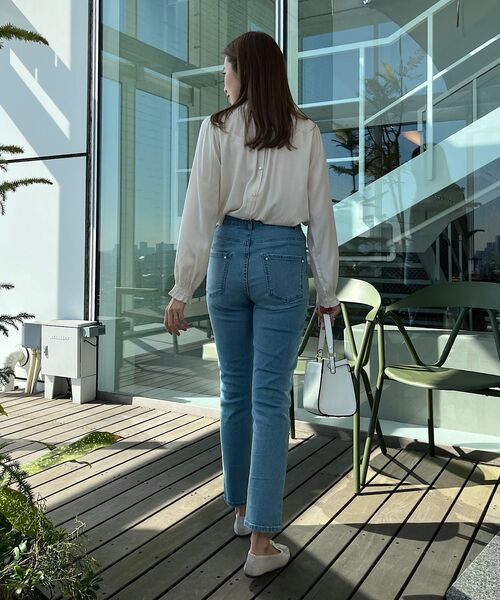 couture brooch（クチュールブローチ）の「◆【前後2WAY】フリルネックシャーリングブラウス（シャツ/ブラウス・レディース・サンドベージュ/オフホワイト/ホワイト系3/グリーン系・40/42/38/36）」の19枚目の写真