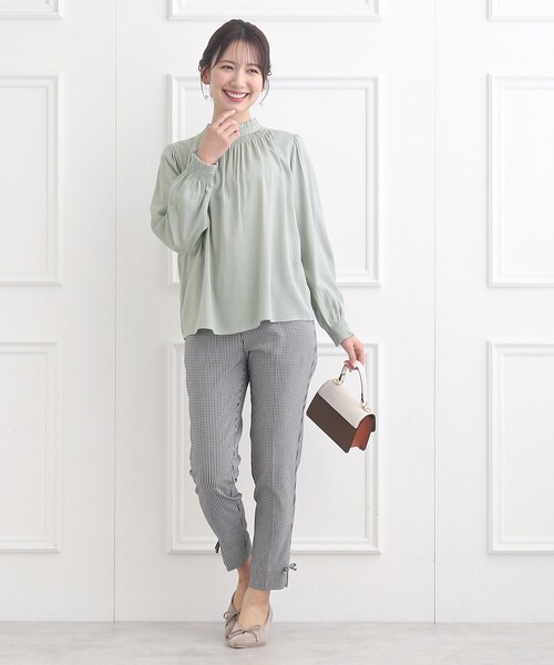 couture brooch（クチュールブローチ）の「◆【前後2WAY】フリルネックシャーリングブラウス（シャツ/ブラウス・レディース・サンドベージュ/オフホワイト/ホワイト系3/グリーン系・40/42/38/36）」の21枚目の写真