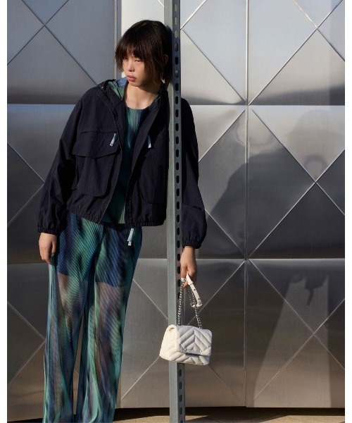 ARMANI EXCHANGE(アルマーニエクスチェンジ)の「【A|X アルマーニ エクスチェンジ】シアープリーツワイドパンツ(その他パンツ・レディース・マルチ・2/0/4/6)」の6枚目の写真