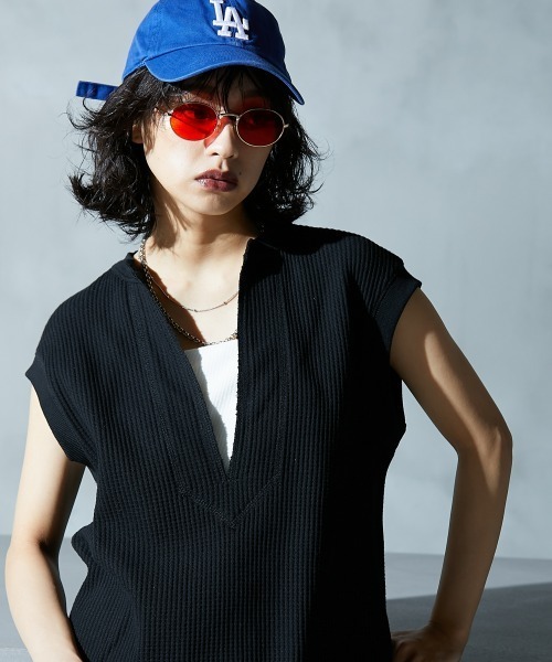 GEVS.(ジェイヴィス)の「<大きいサイズ> 綿100%キーネックノースリーブカットソー GEVS.(Tシャツ/カットソー・レディース・ブラック/オレンジ/オフホワイト・5L/4L/3L/LL/L)」の3枚目の写真