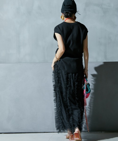 GEVS.(ジェイヴィス)の「<大きいサイズ> 綿100%キーネックノースリーブカットソー GEVS.(Tシャツ/カットソー・レディース・ブラック/オレンジ/オフホワイト・5L/4L/3L/LL/L)」の14枚目の写真