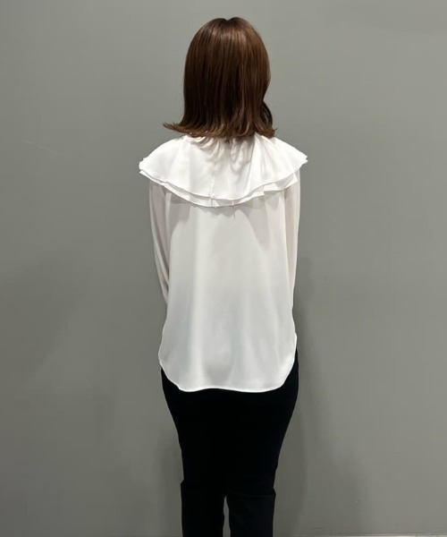JILL STUART（ジルスチュアート）の「◆サテンアムンゼンラッフルブラウス（シャツ/ブラウス・レディース・ネイビー/ホワイト・MEDIUM/SMALL）」の3枚目の写真