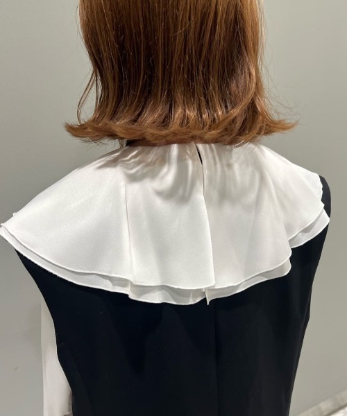 JILL STUART（ジルスチュアート）の「◆サテンアムンゼンラッフルブラウス（シャツ/ブラウス・レディース・ネイビー/ホワイト・MEDIUM/SMALL）」の6枚目の写真